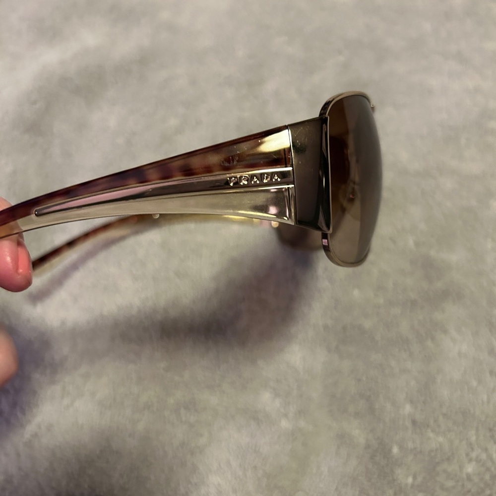 Prada Amber ( lens) Sunglasses w/ case 🌺 - Picture 8 of 13